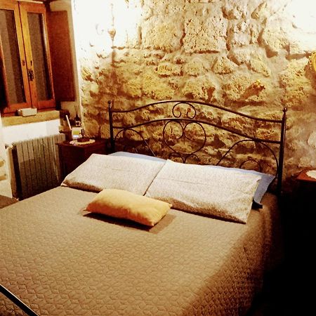La Chascona Di Farnese Casa Di Tufo Nel Borgo公寓 外观 照片