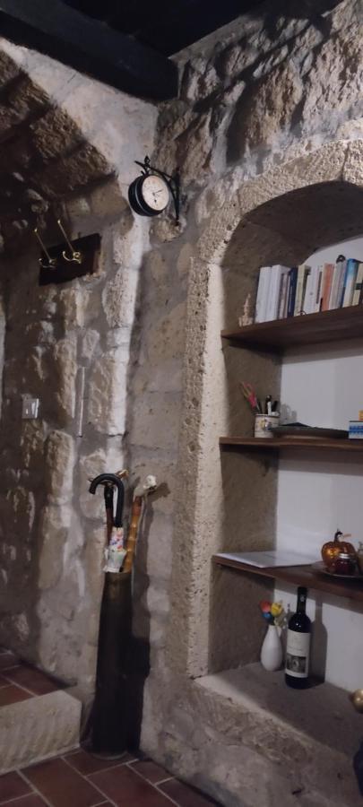 La Chascona Di Farnese Casa Di Tufo Nel Borgo公寓 外观 照片