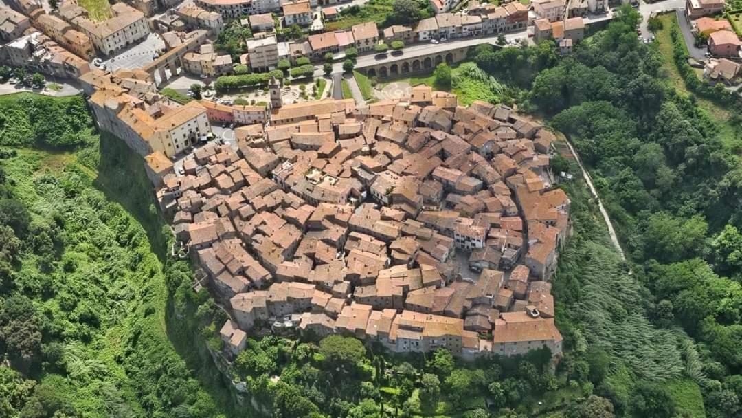 La Chascona Di Farnese Casa Di Tufo Nel Borgo公寓 外观 照片
